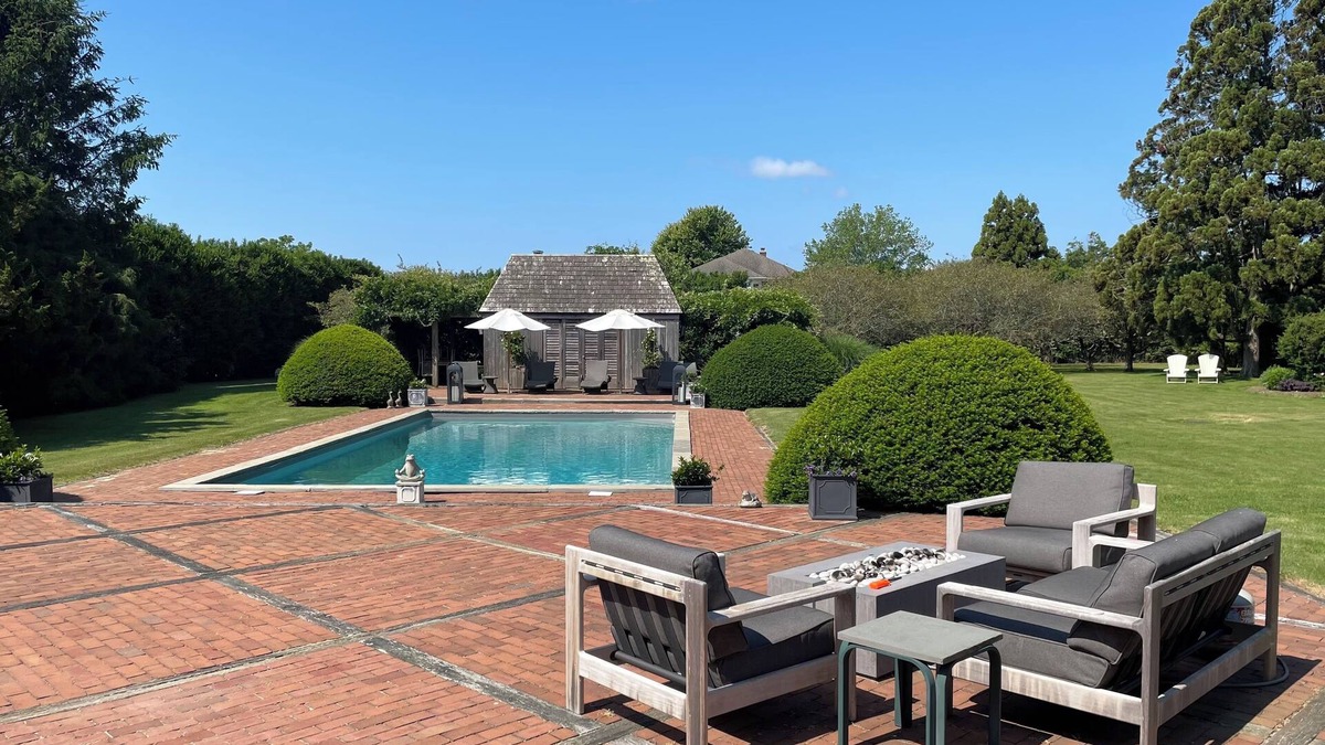 Sagaponack House | Walking Distance Town Line Beach - One Week Left - Last Week of August to LD