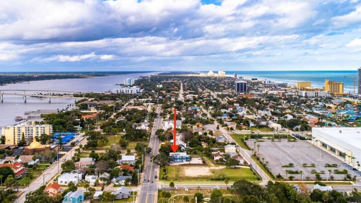 Smith's Memento Apartment | Walking distance to Daytona Beach & Ocean Center