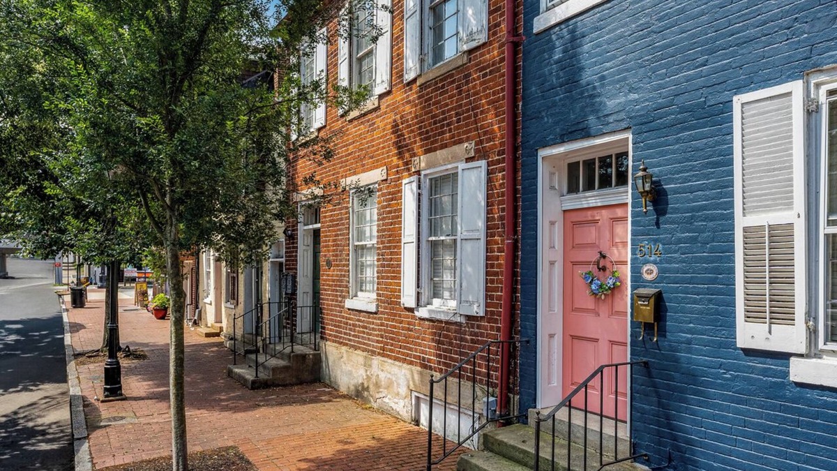 Old Town Fredericksburg Apartment | Walking distance to everything downtown, minutes to Mary Washington