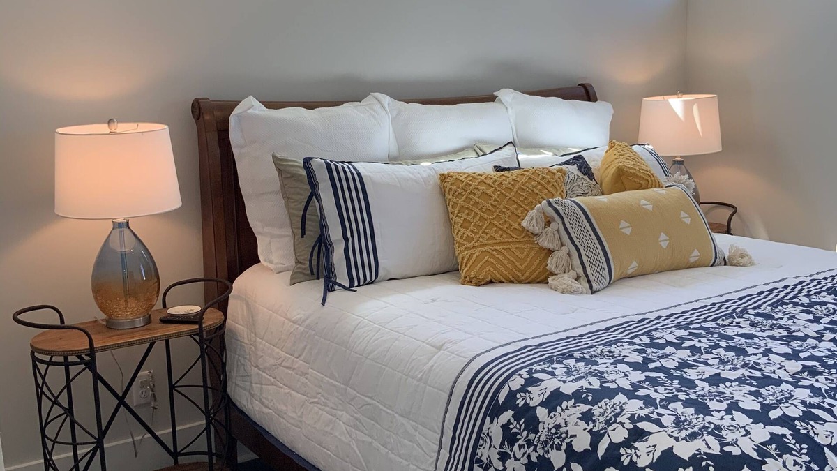 Downtown Chattanooga House | #WalkinOnSunshine is total luxury on the South Side in downtown Chattanooga!