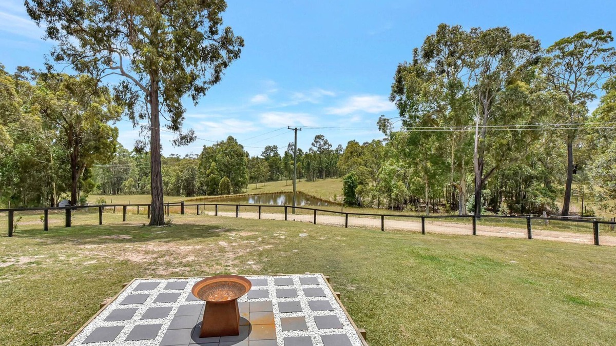 Ellalong House | Wallaby Gully Farm Cottage - Peace, Quiet, Serenity