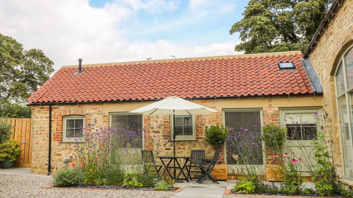 Ingerthorpe Cottage | WALLERTHWAITE BARN COTTAGE, romantic in Markington