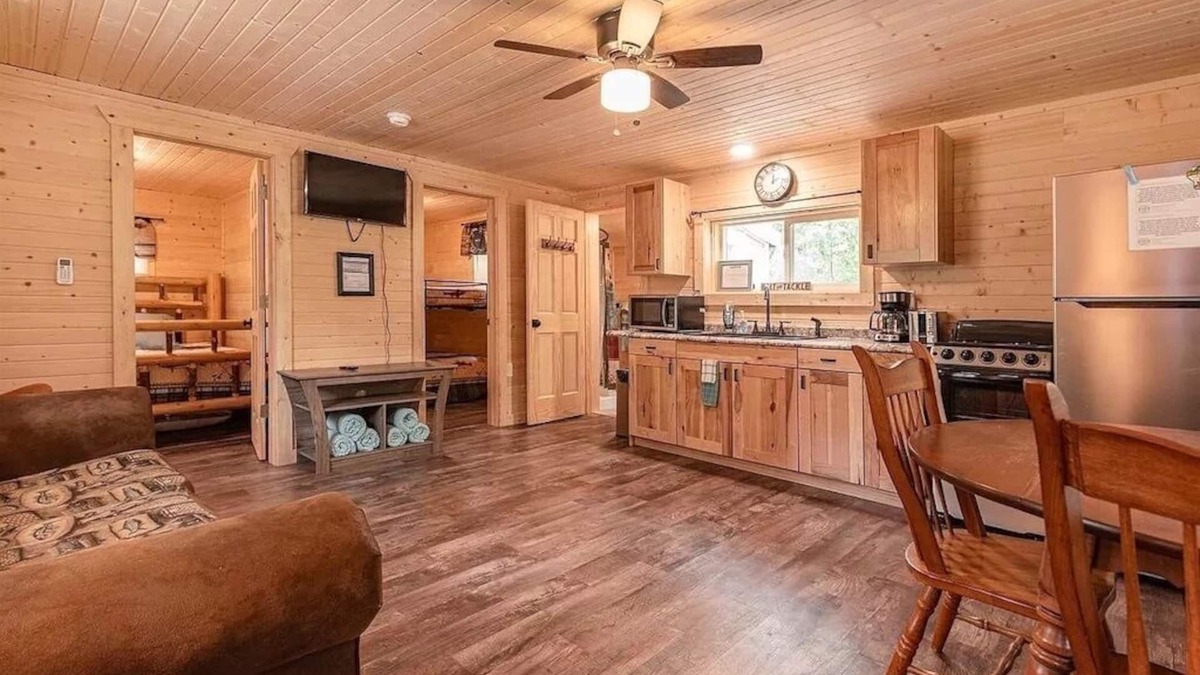 Briggsville Cottage | Walleye Waters Cottage-Pet friendly Cozy Cottages & Cabins 9 miles to Wis Dells!