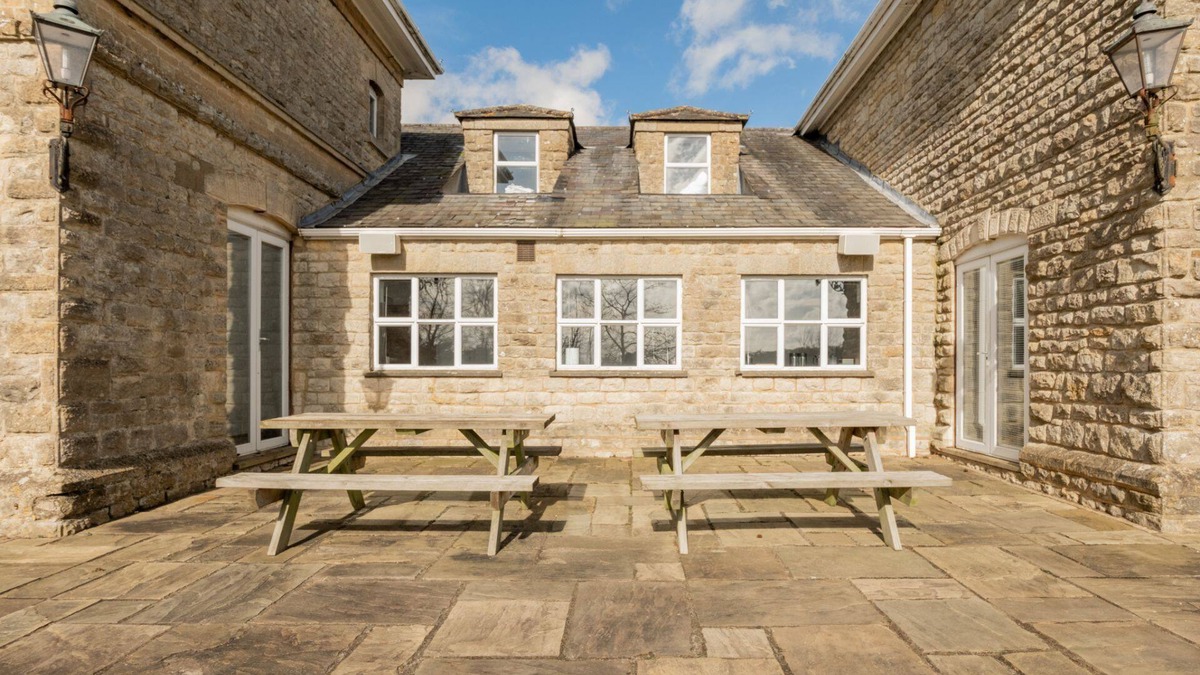 Brackley Cottage | Walltree House - a country house that sleeps 10 guests in 4 bedrooms