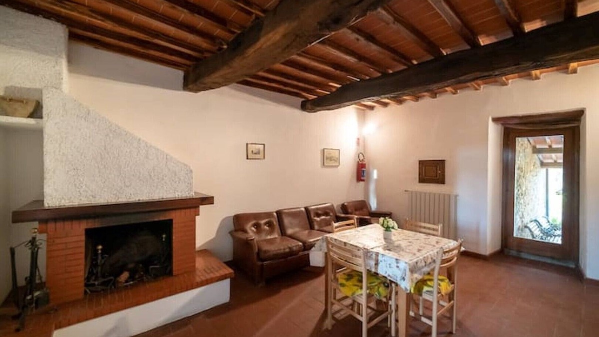 Pontassieve Apartment | Walnut Apartment