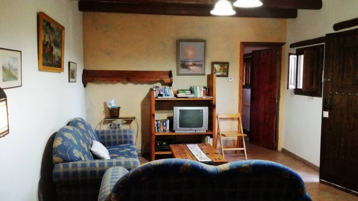 Velez Rubio Apartment | Walnut Apartment Sleeps 4