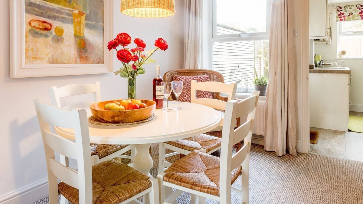 Aldeburgh Apartment | Walnut Cottage - sleeps 3 guests in 2 bedrooms