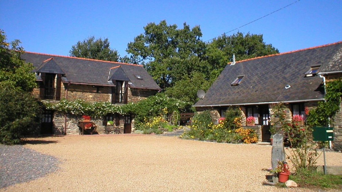 Masserac Cottage | Walnut Cottage, South Brittany cottage, free bikes, WiFi, near village