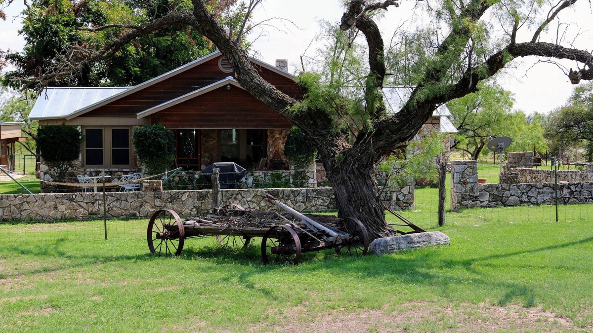 Water Valley House | Walnut Creek Ranch ~ A Unique Country Getaway For Couples And Families