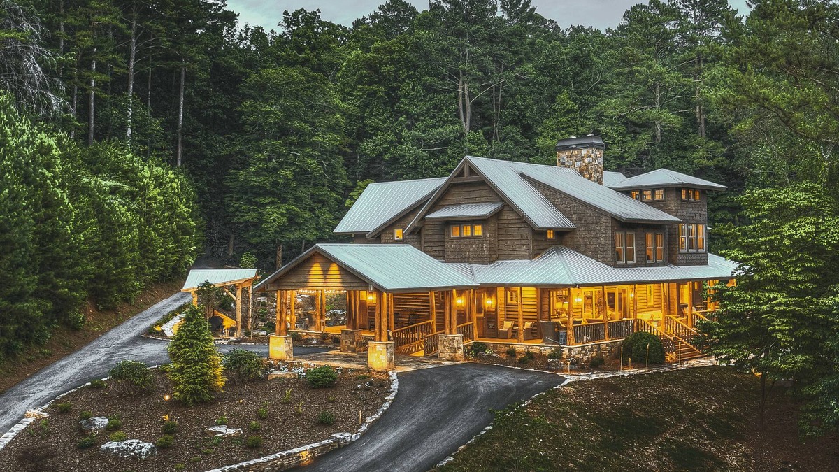 Ellijay Cabin | Walnut Grove 11-BR Lodge: corporate retreats & reunions - on 280 private acres