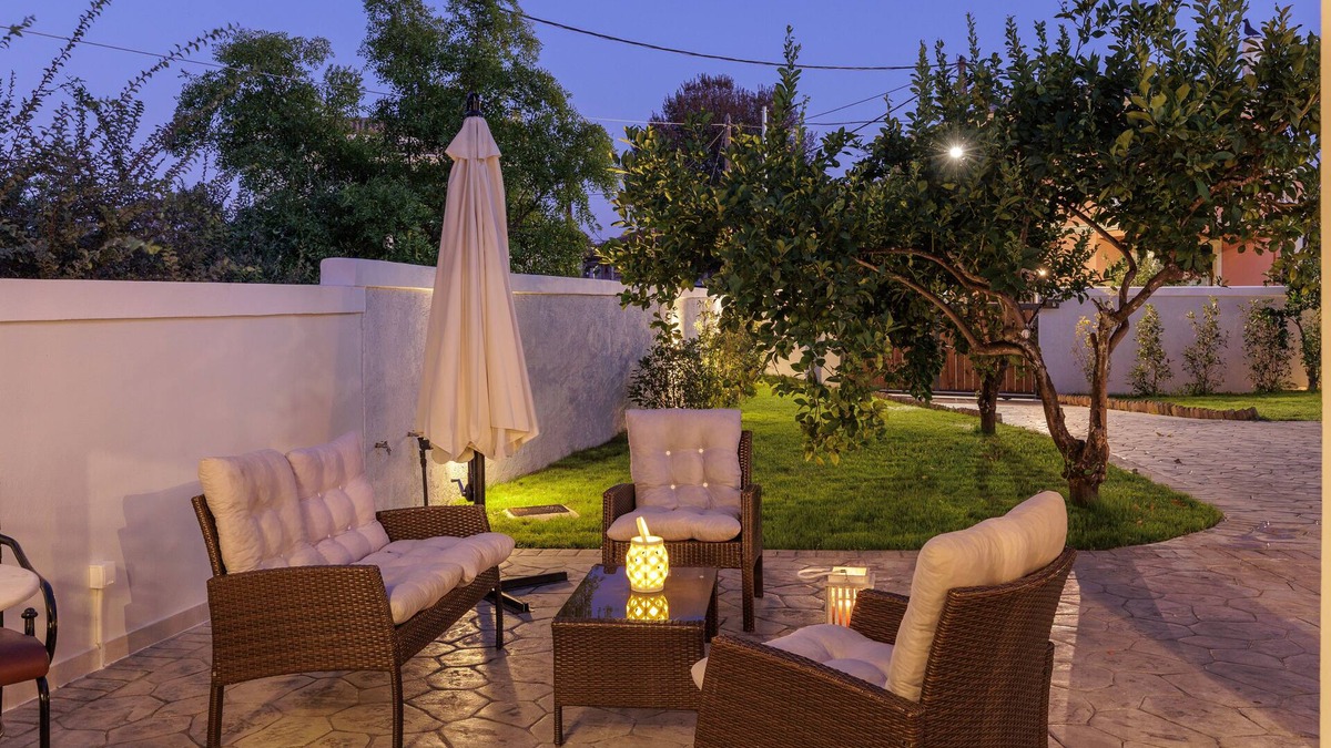 Alepou Villa | Walnut House - Peaceful Private Garden