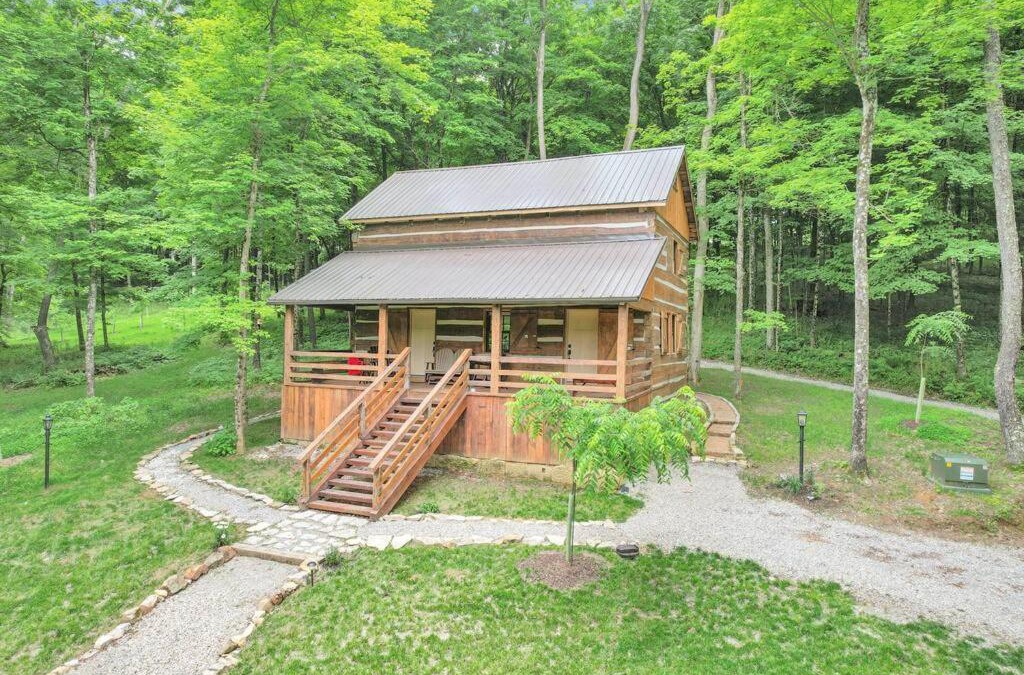Glenford House | Walnut Lodge Cabin-Private Oasis