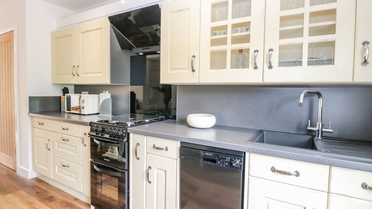 Attleborough Cottage | Walnut Shade