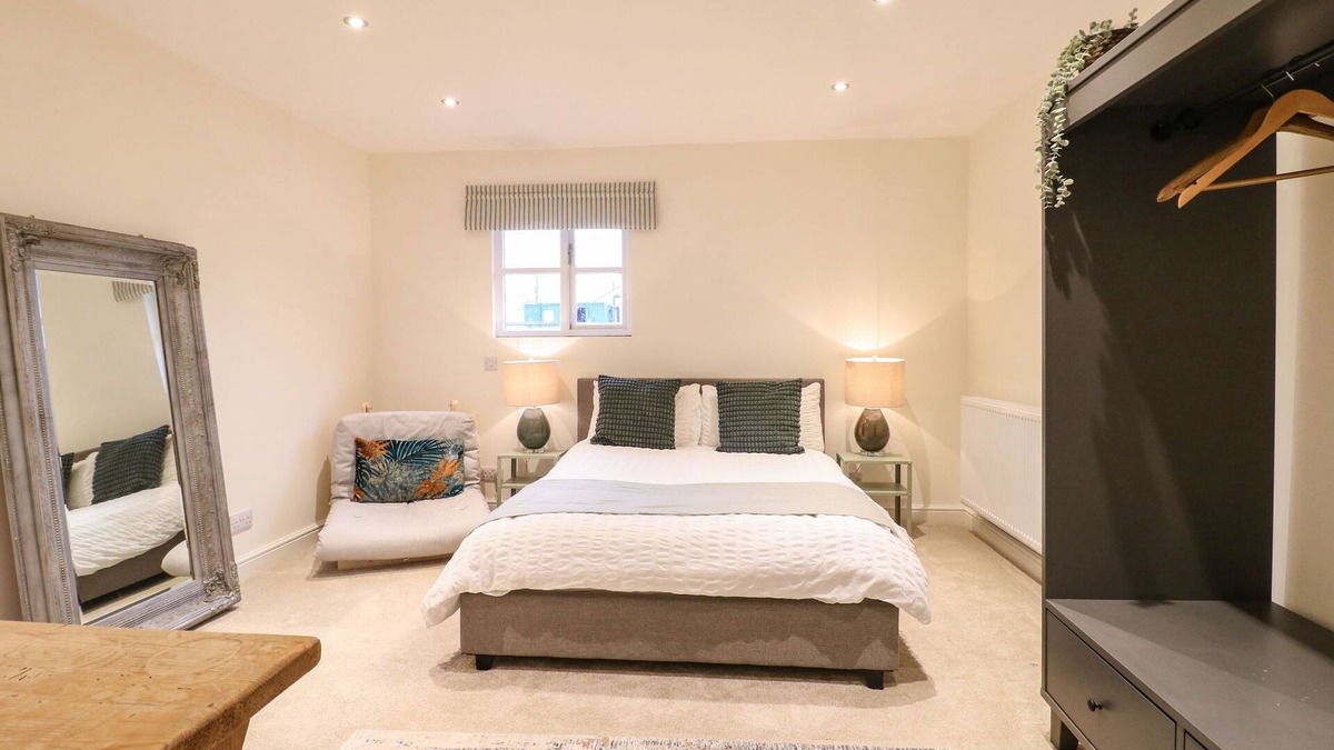 Abbots Bromley Cottage | WALNUT VIEW, pet friendly, with a garden in Abbots Bromley