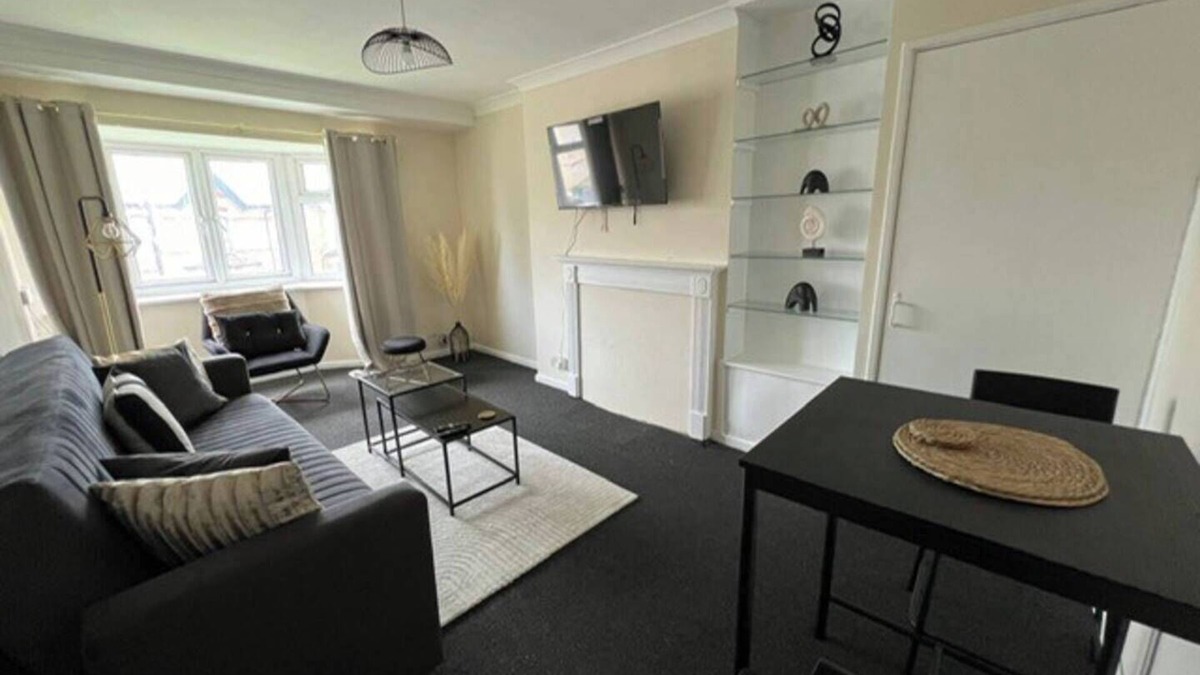Hoe Street Apartment | Walthamstow - Apartment - Sleeps 3 - StreetParking