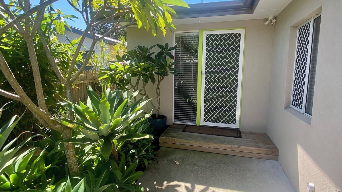 Wamberal House | Wamberal/Terrigal Beach is a 10-15 min walk or 4 minute drive away.*NEW fast nbn