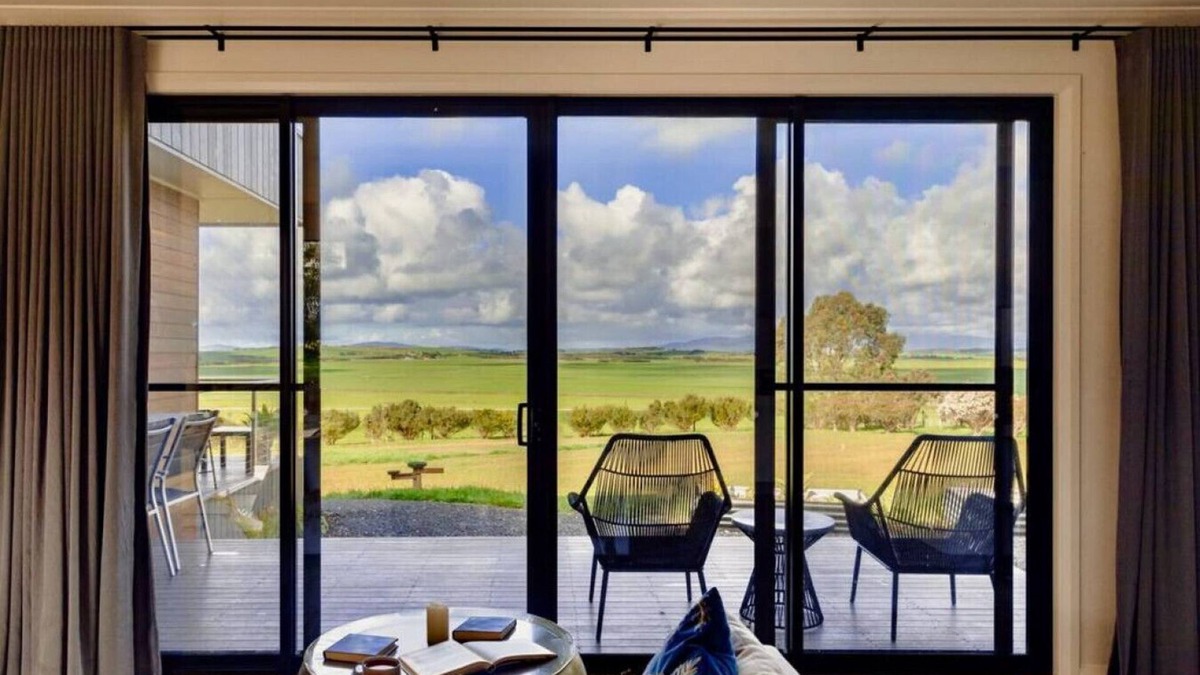 Yanakie House | Wamoon Retreat - The Apartment ~ Luxury Gateway to Wilsons Prom