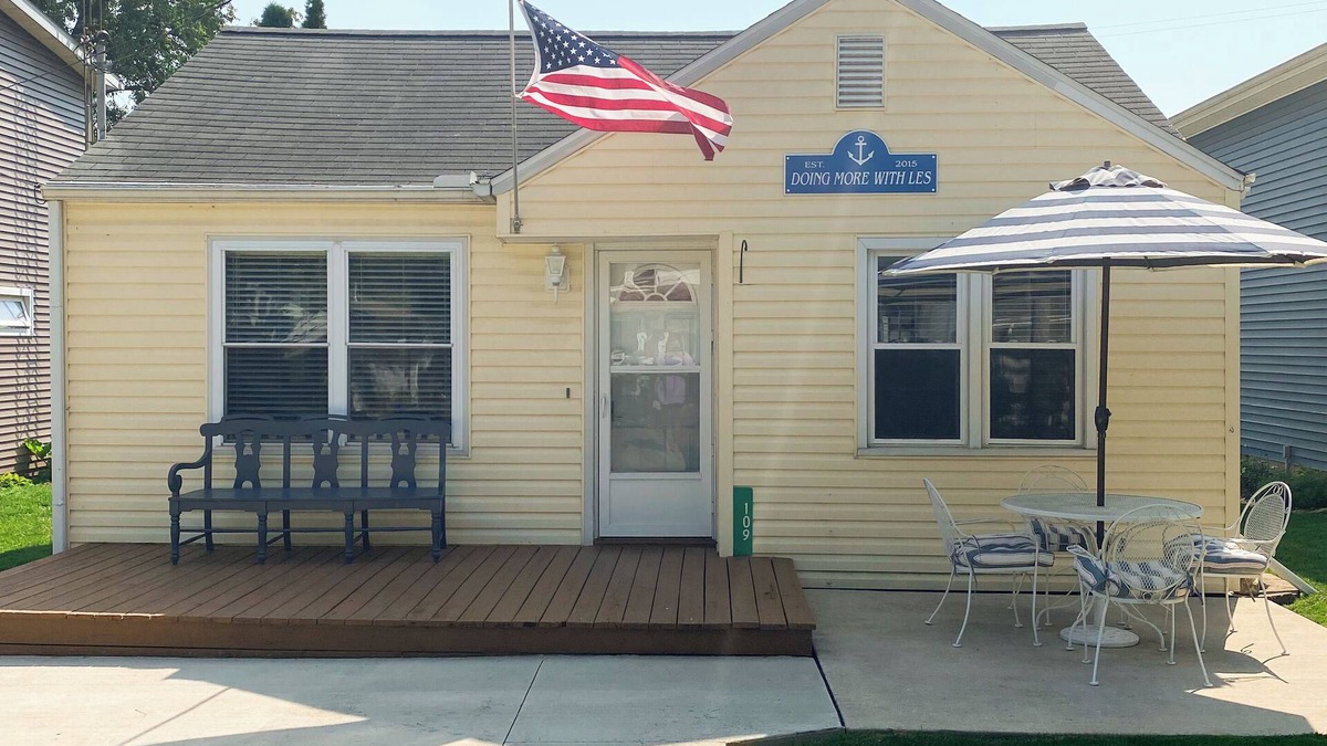 Brooklyn Cottage | Wampler's Lake in Brooklyn, MI close to MIS with access to dock