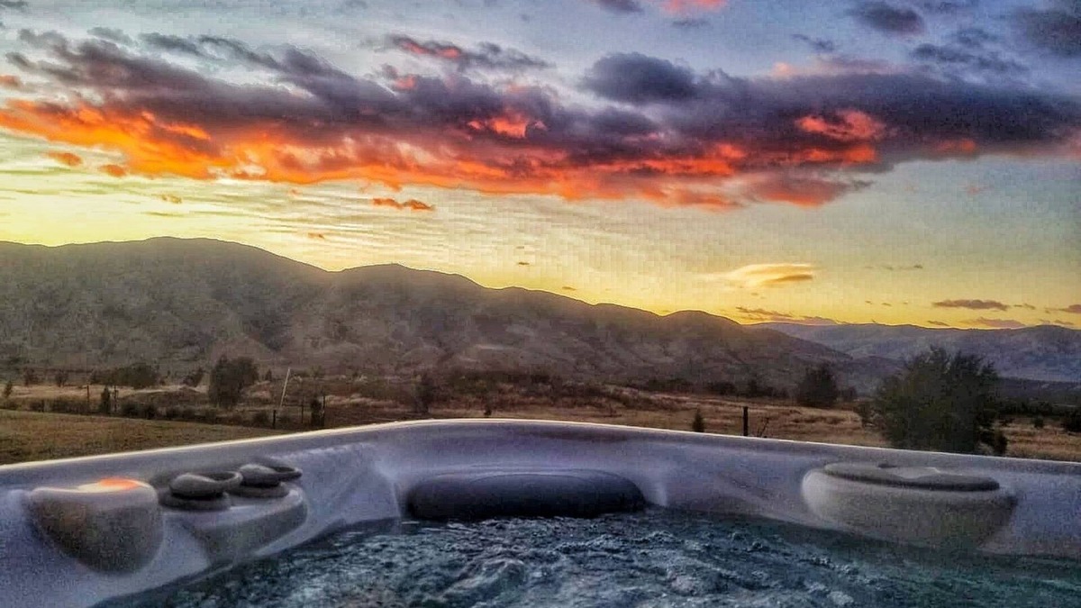 Queensberry House | Wanaka Warbirds deluxe. Watch the action from your living room or the spa!