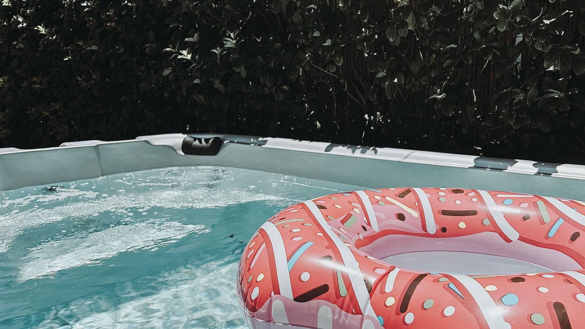 Port Stephens Council House | Wanda Wanda House - 100 steps to the sand, with huge swim spa.