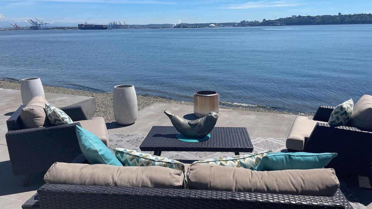 Tacoma House | Wanderlust Beach retreat is a home set directly on the beach in Browns Point.