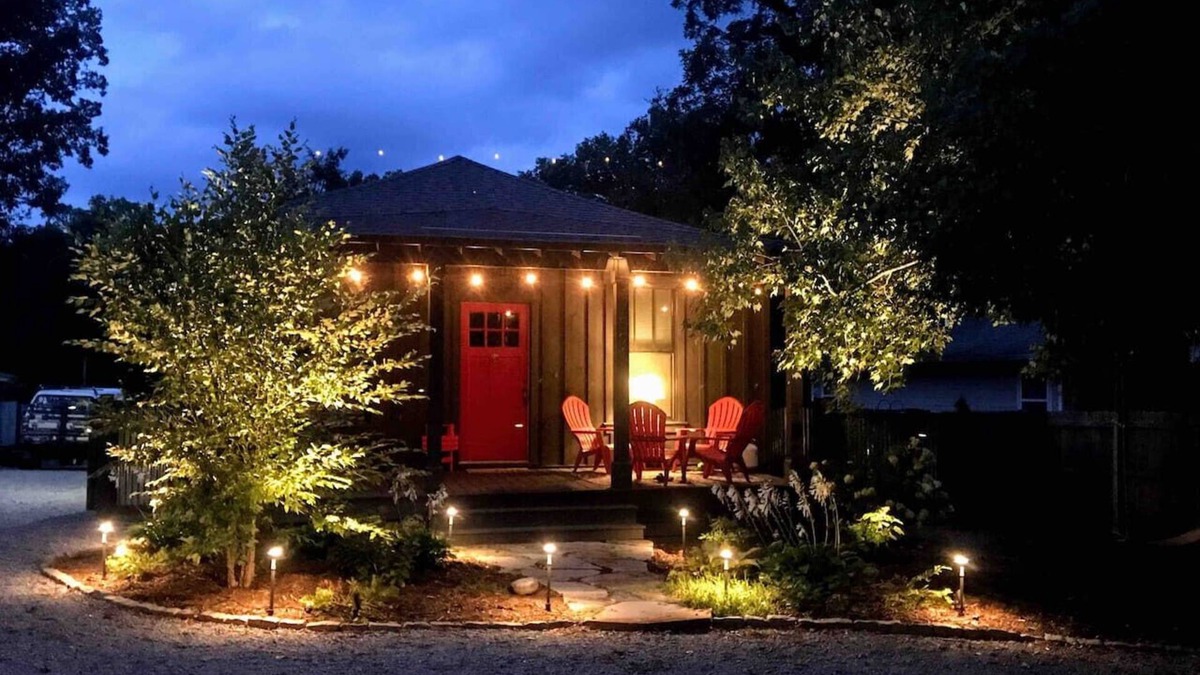 Brevard Cottage | Wanderlust - completely renovated downtown cottage