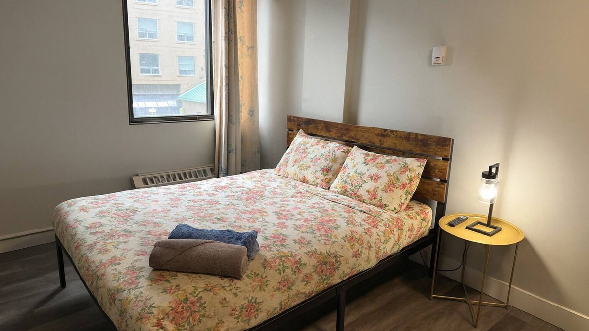 Eau Claire Apartment | Wanderlust Haven: Urban Oasis in Calgary Downtown