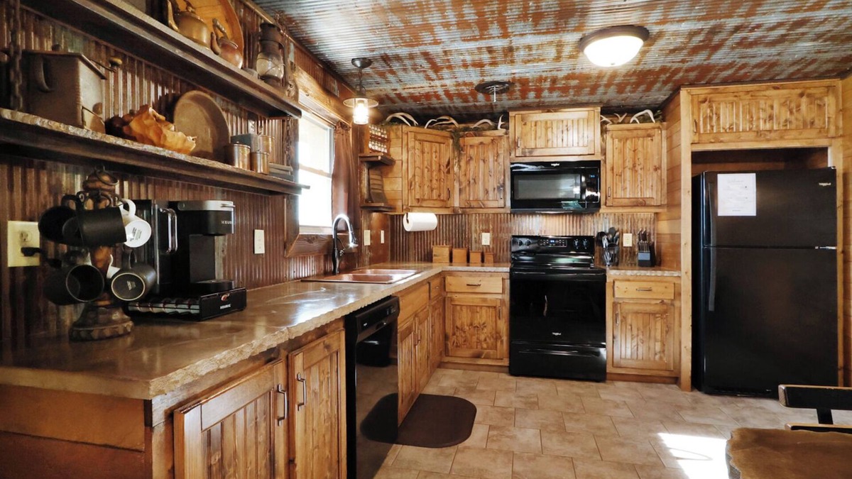 Grandview Plaza Apartment | Wanderlust Suite - 2 Bed, 2 Bath Getaway