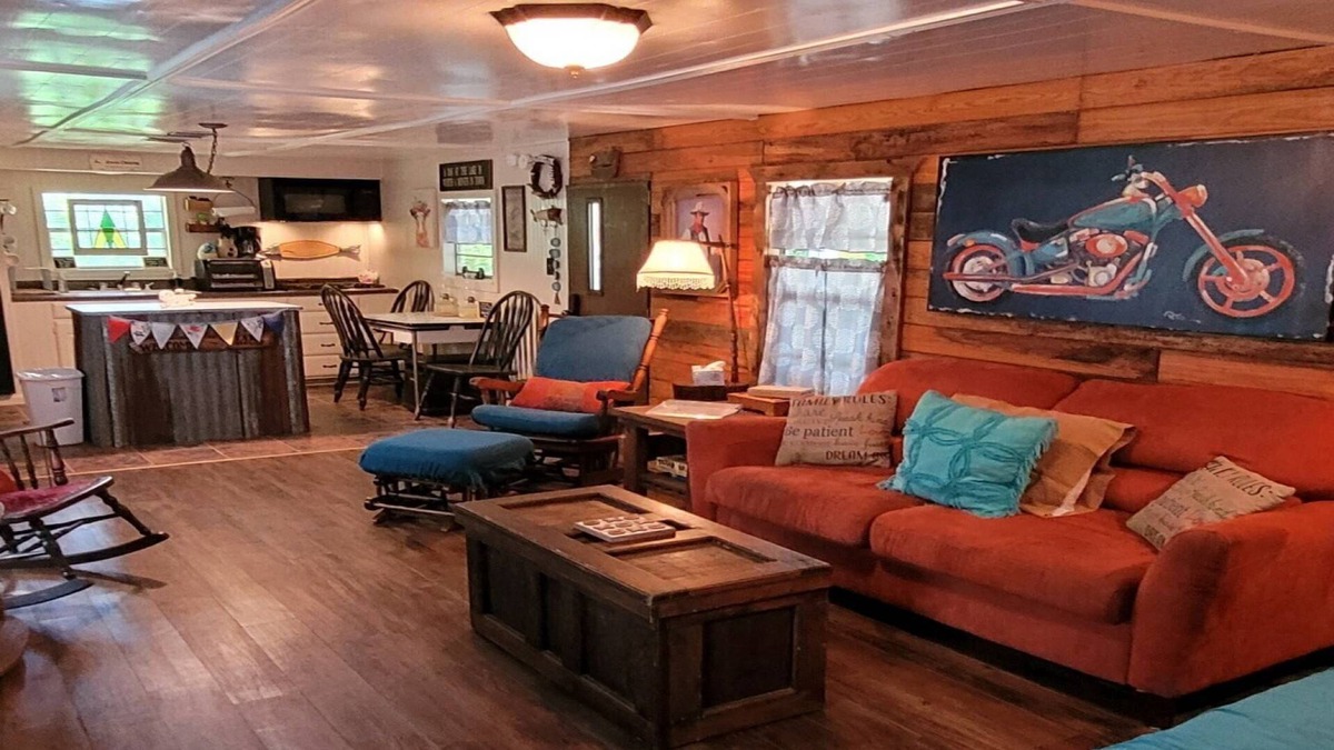 Madill House | Want to get away from the City? Want to do some Swimming or Fishing? Perfect Getaway at Lake Texoma!