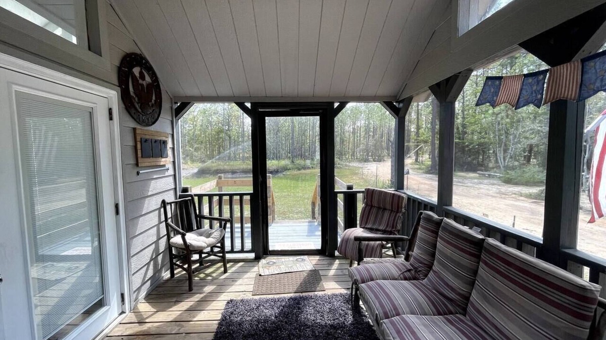 Florida Panhandle Cottage | War Horse Project~Horsebackriding~Farm~30 Acres