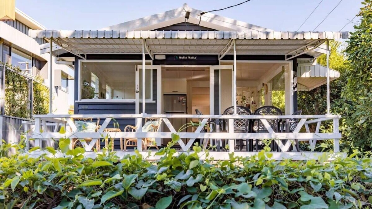 Moffat Beach House | Wara Wara on Moffat Beach Foreshore