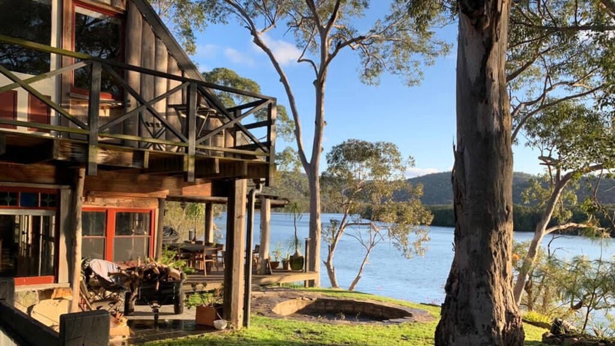 Singletons Mill Cottage | Warami River Cottage - Waterfront, Private Pontoon, Pool, Games Room & more!