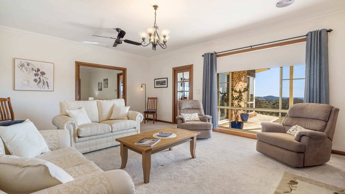 Oberon House | Waringa Downs Farm Stay - Close to Mayfield Garden