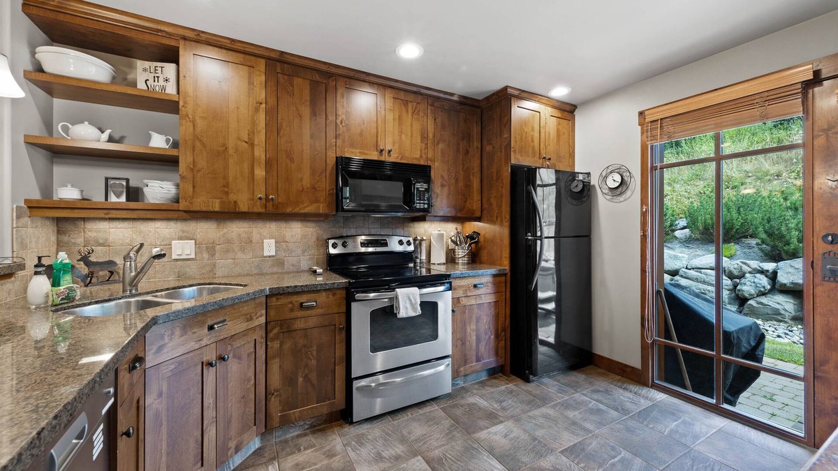 Sun Peaks House | Warm and Beautiful Woodhaven Townhome at Sun Peaks