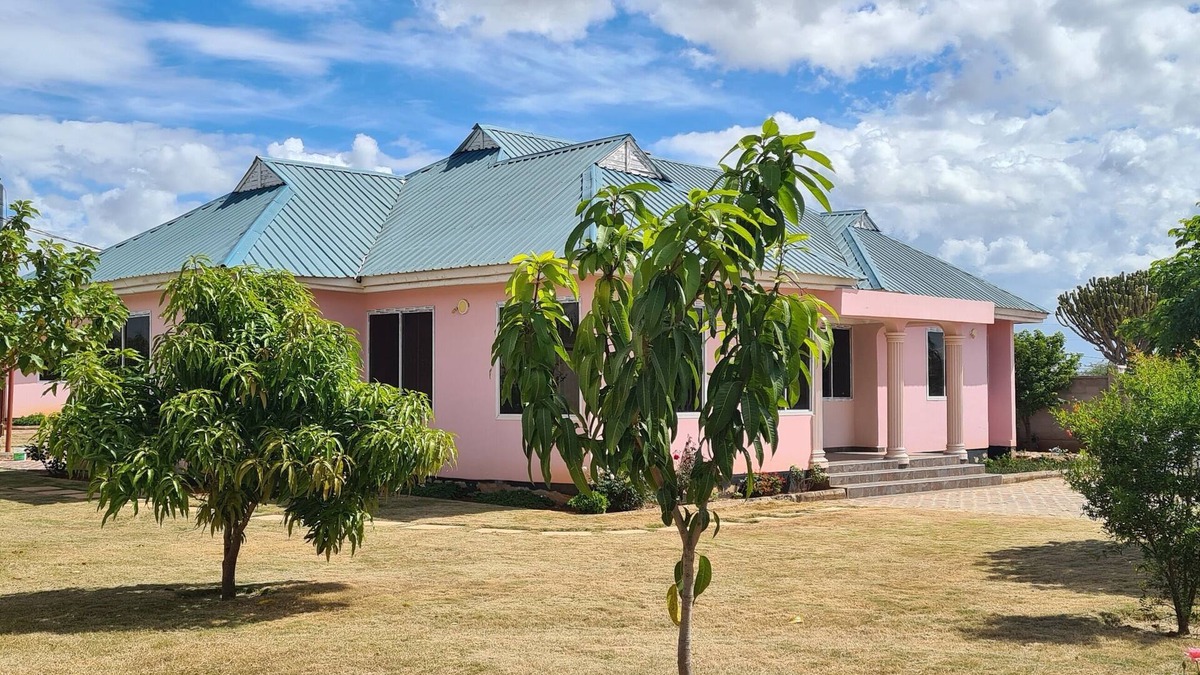 Dodoma Bed & Breakfast | Warm and Cozy 4 bedroom bed and breakfast Inn in serene Itega