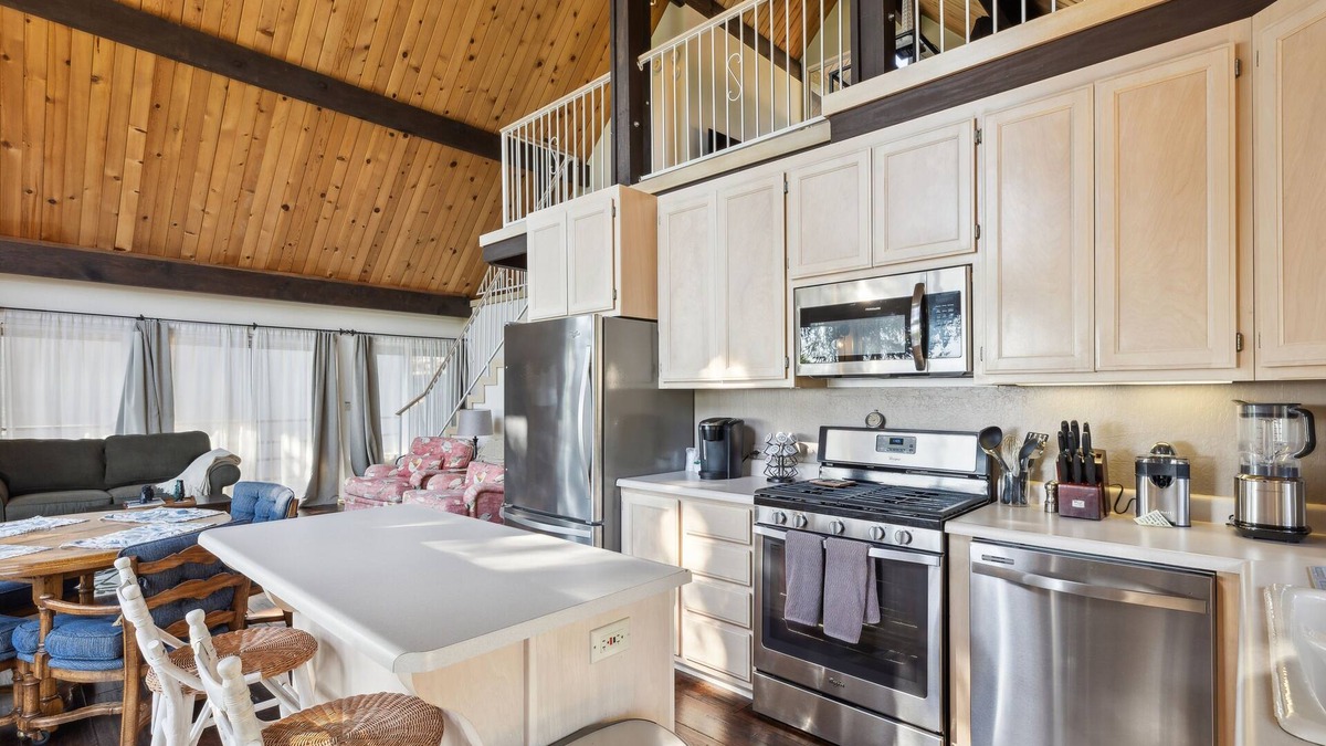 Kelseyville Cottage | Warm And Cozy Mountain And Lake View Haven 2 Bedroom Cottage by RedAwning