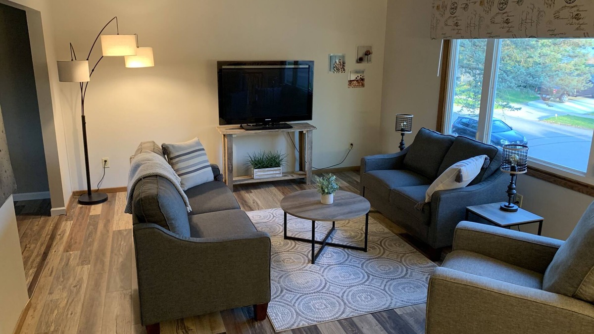 Rochester House | Warm and cozy property 2 miles to Mayo and St. Mary’s. 4 bedrooms, 3 bathrooms.