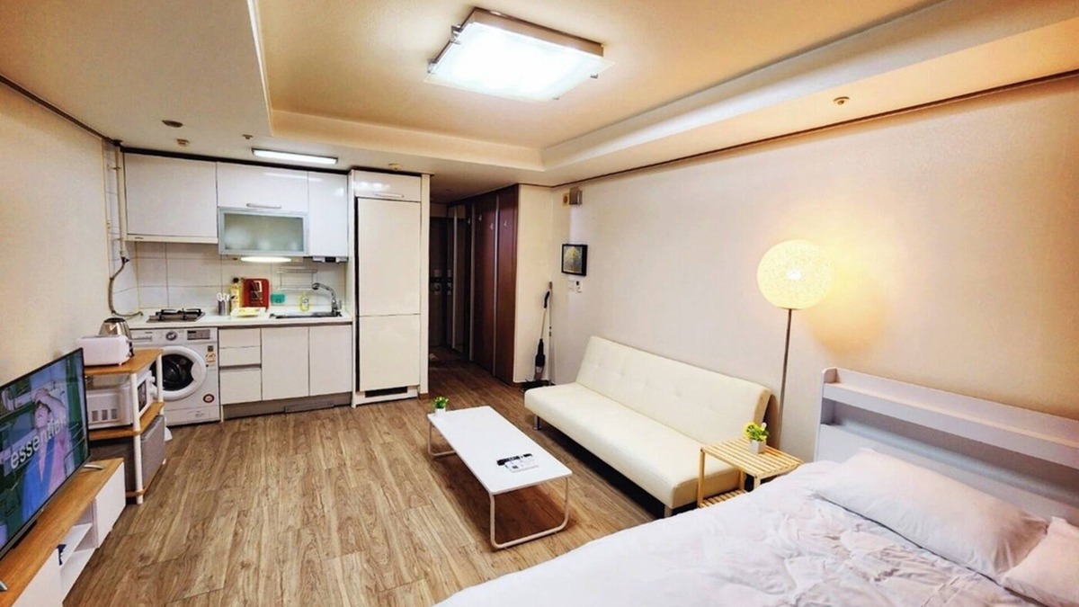 Yeoksam Apartment | "Warm and cozy rooms locatead in Gangnam- Suitable for relaxation and travel!"