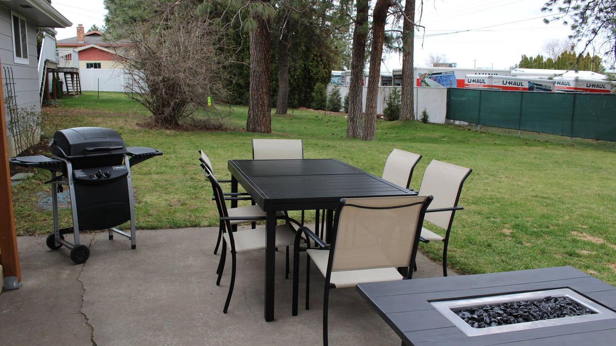 North Spokane House | Warm and Inviting 2 Bedroom 1 Bath in North Spokane