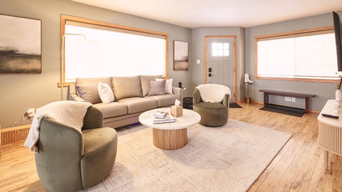 Sheridan House | Warm and inviting 2BR retreat in central Sheridan. Unwind in a King Thuma bed after a day of winter adventure. Just 5 minutes to downtown dining & shops. The perfect cozy base camp.