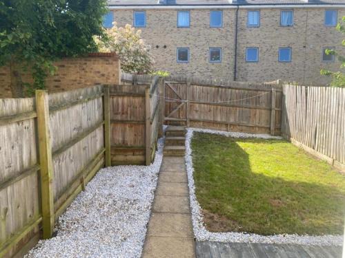 Cambridge House | Warm & Cosy Homely 4 BDR Chesterton House w High Speed WIFI, Big Garden & Free Parking
