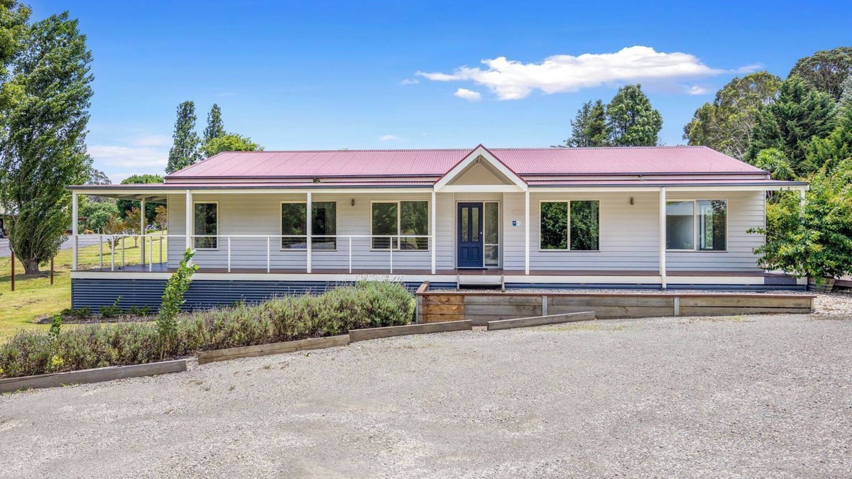 Buxton House | Warm Country Side Home