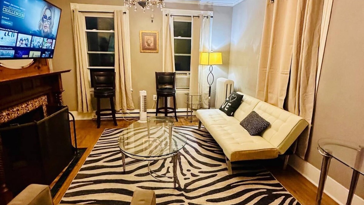 Milford Apartment | Warm Cozy 1-bedroom apartment in Marvelous Milford with FAST WiFi &Free Parking