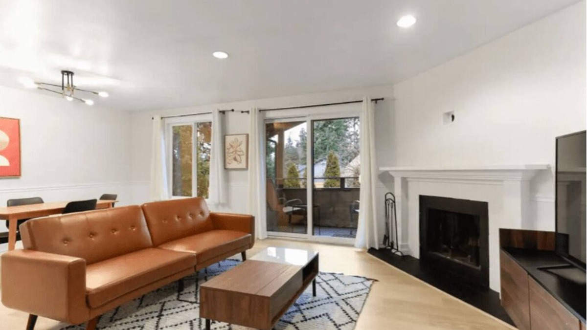 Inglewood-Finn Hill Condo | Warm & Cozy 2b/2b Stay in Kirkland