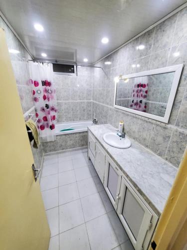 Larbi Ben M'hidi Apartment | Warm F4, good location