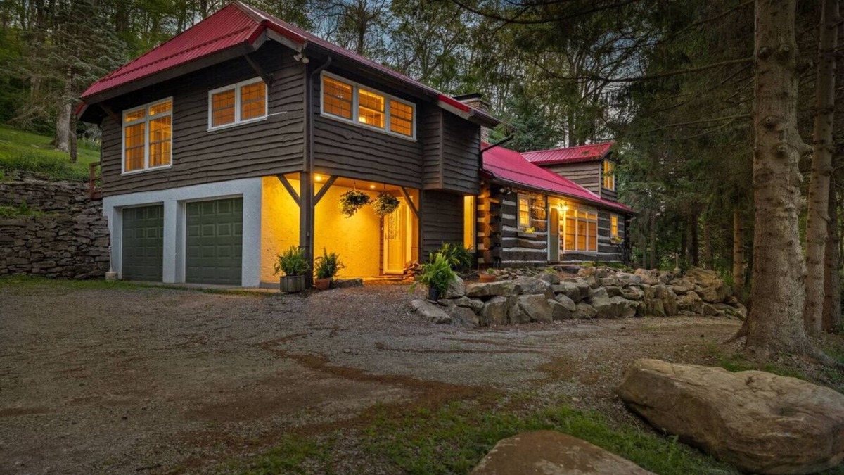Champion Cabin | Warm Historic Mountain Cabin.
