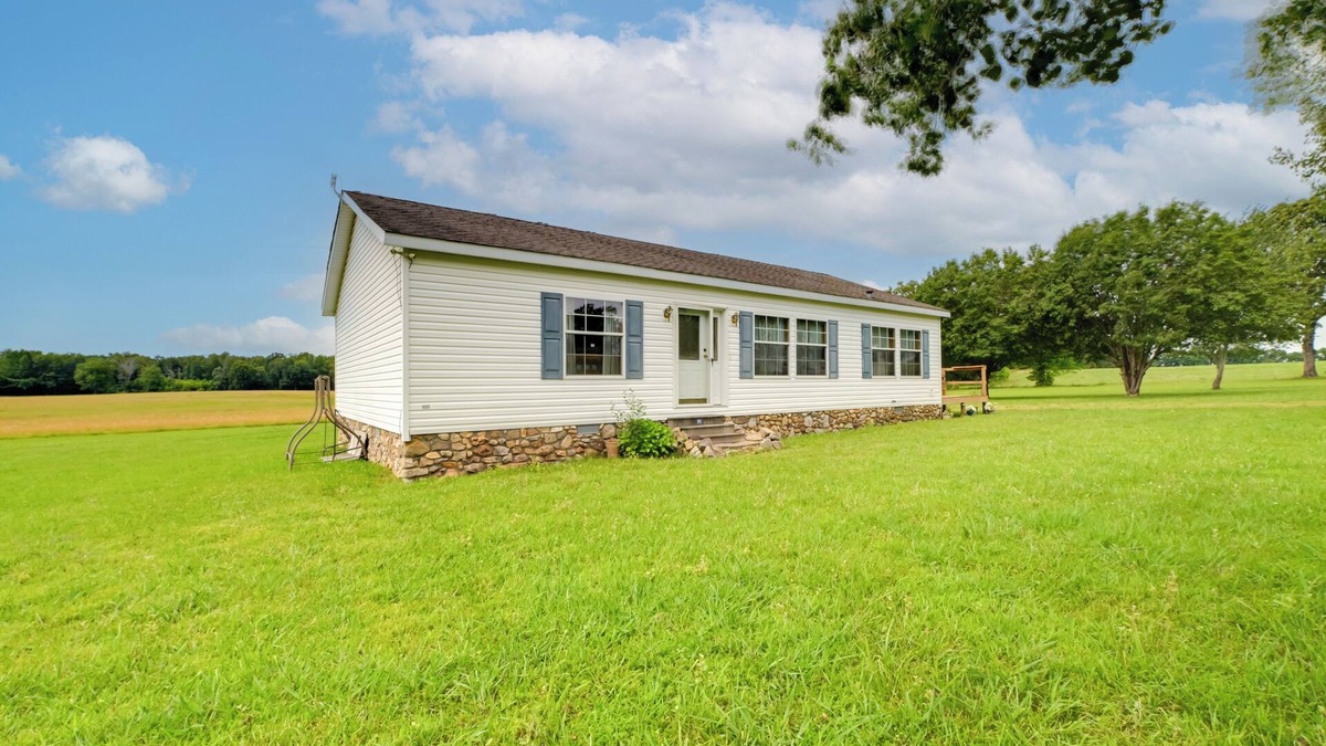 McEwen House | Warm & Inviting Family Home - 2 Mi to Golf Course!