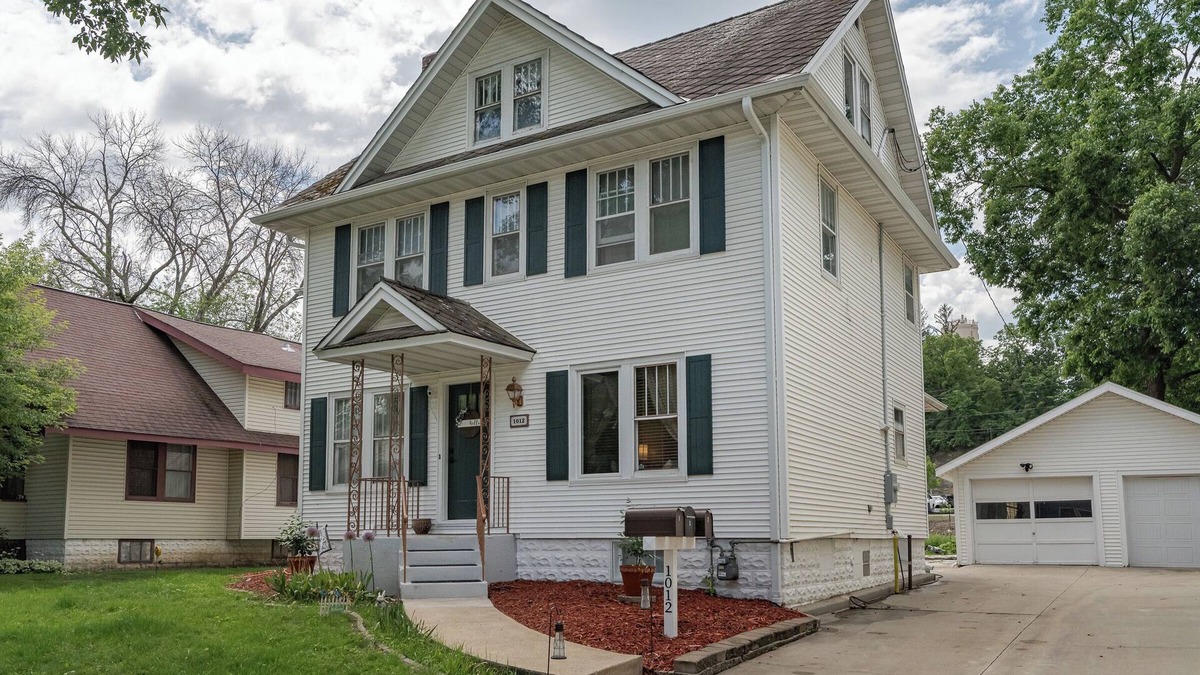 Kutzky Park Apartment | Warm Nest Inn - Newly remodeled spacious studio - across street from St Mary's