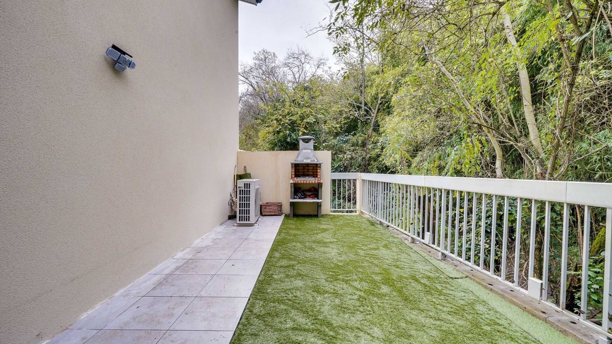 Fronsac House | Warm, new 90m2 house 5 minutes walk from the town center
