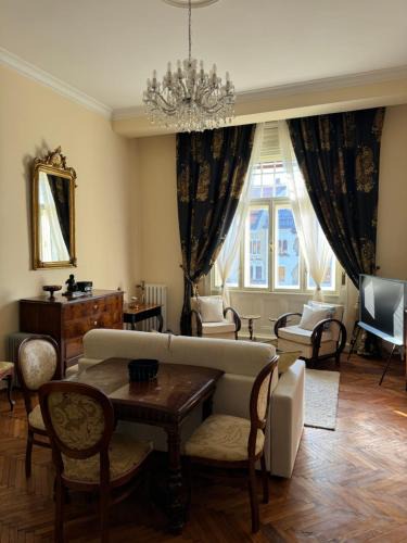 Old City Apartment | warm & peaceful apartment downtown